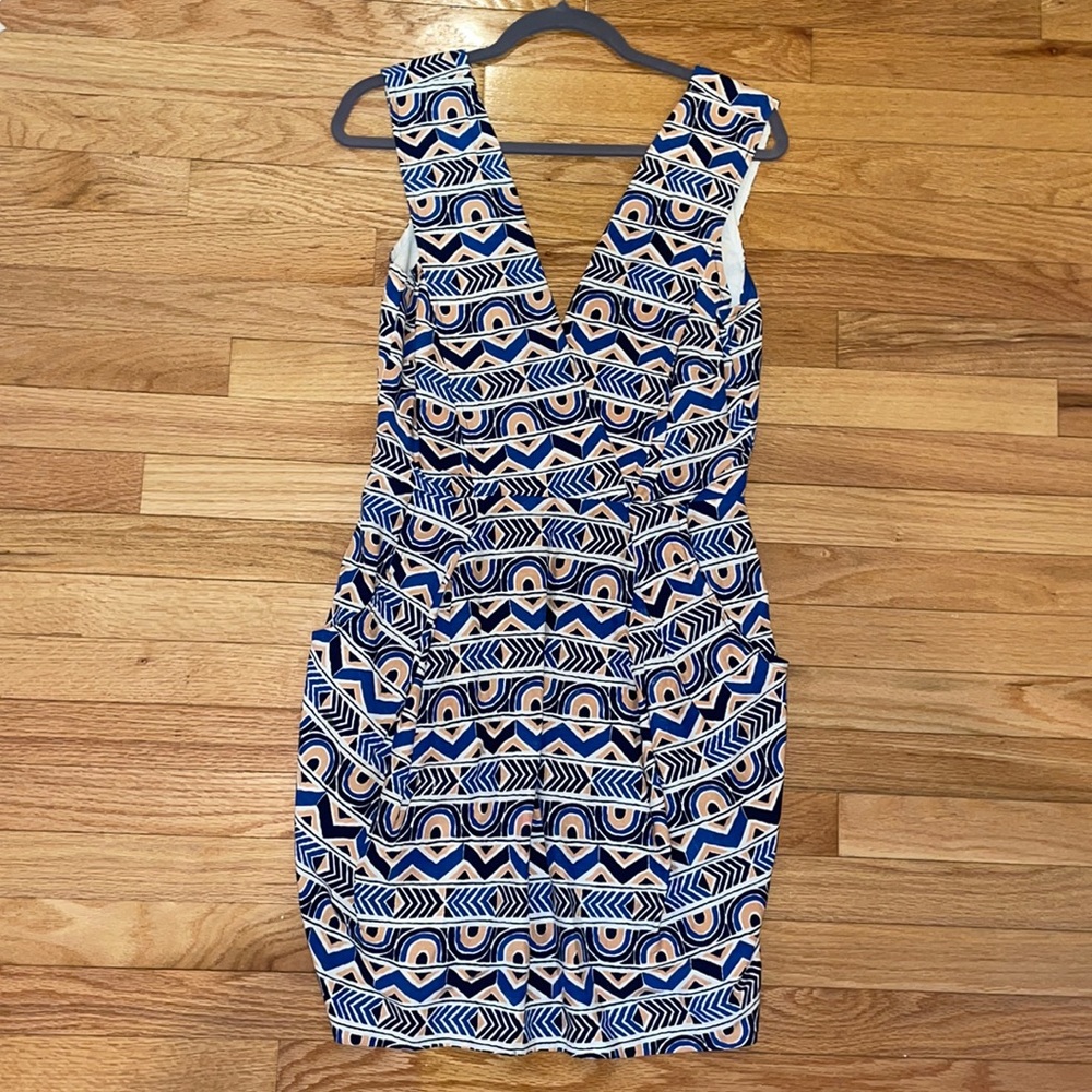 Whit patterned mini dress with front pockets